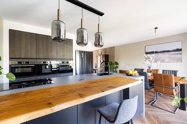 Foto - Verkocht onder voorbehoud: wonen aan het water met luxe, rust en een eigen aanlegsteiger!